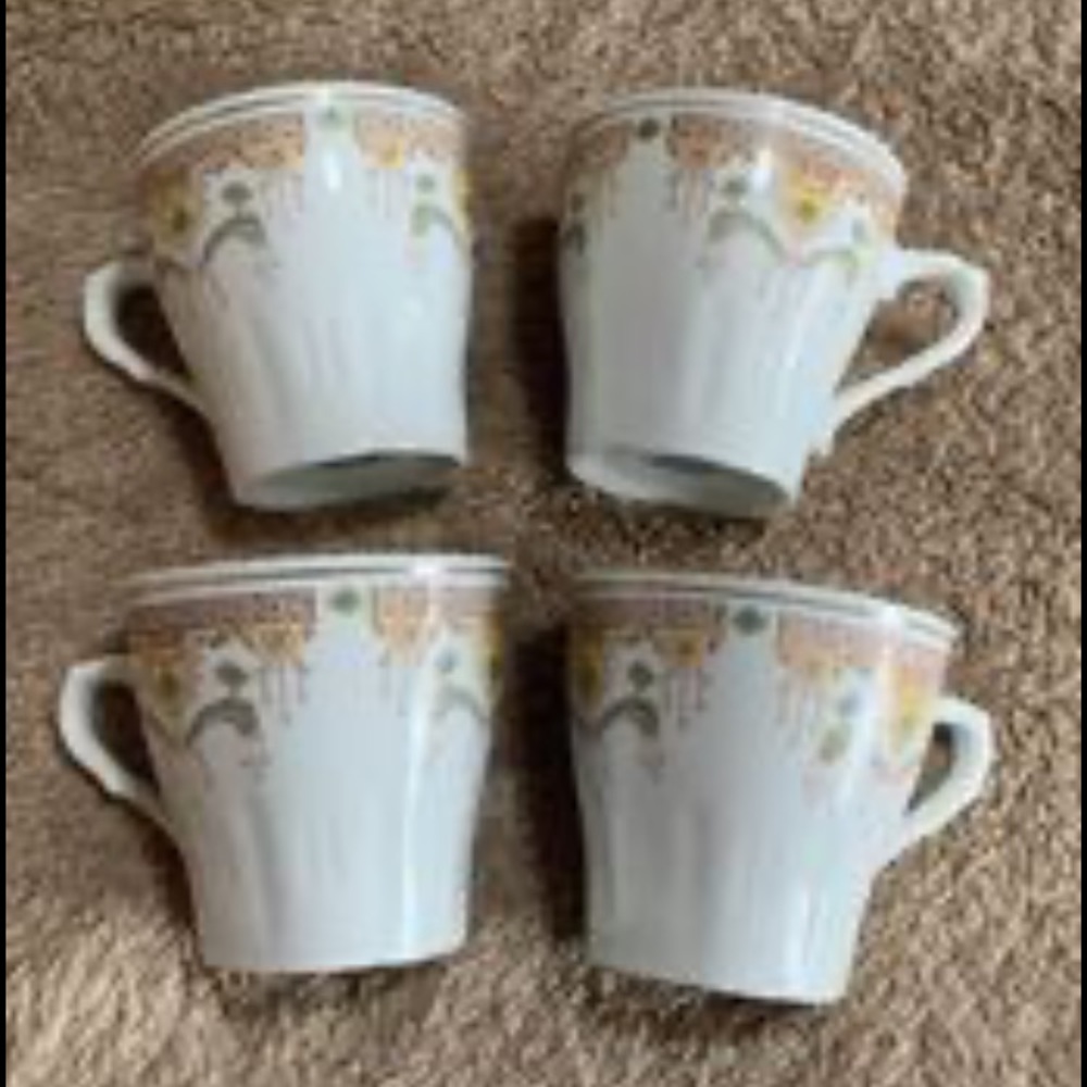 4 matching vintage tea/coffee cups